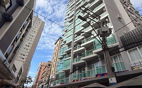 Apartamento Pé na Areia no Calçadão da Central Balneário Camboriú - Estacionamento limitado á alguns tamanhos de caminhonetes
